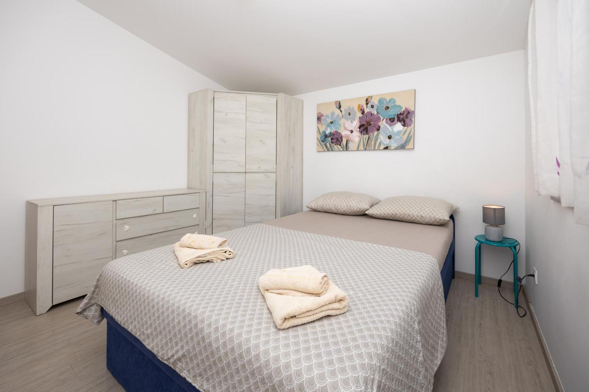 Casa Felice Apartments-Holiday Home Каштела Екстер'єр фото