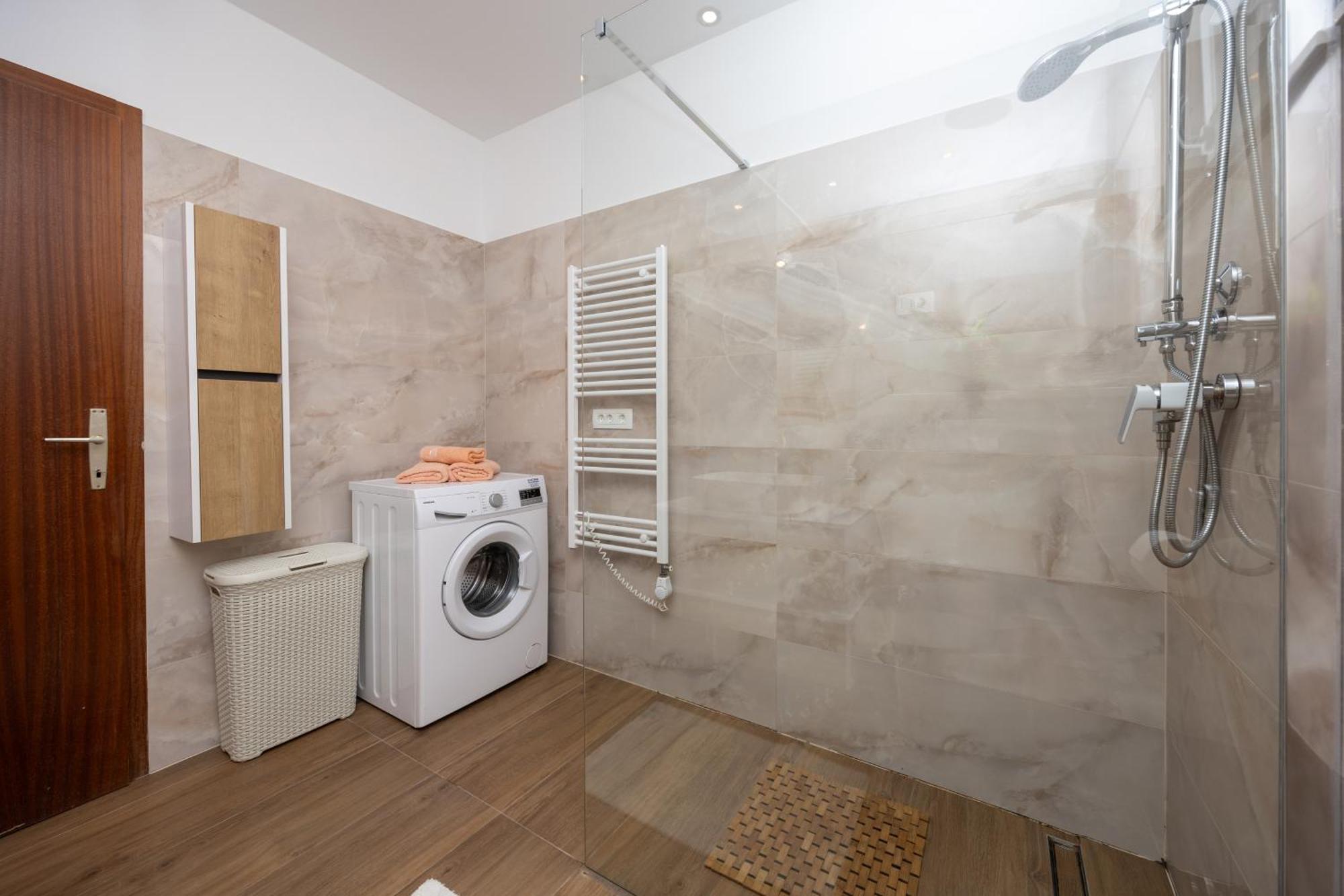Casa Felice Apartments-Holiday Home Каштела Екстер'єр фото