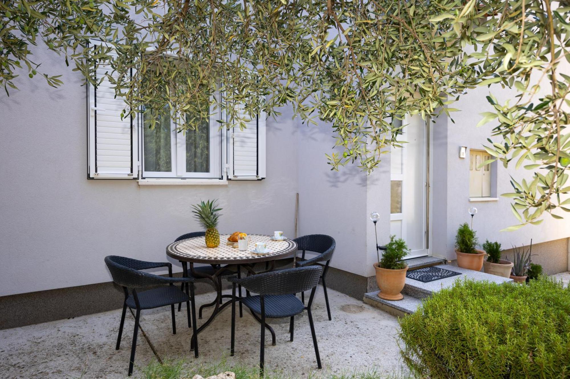 Casa Felice Apartments-Holiday Home Каштела Екстер'єр фото