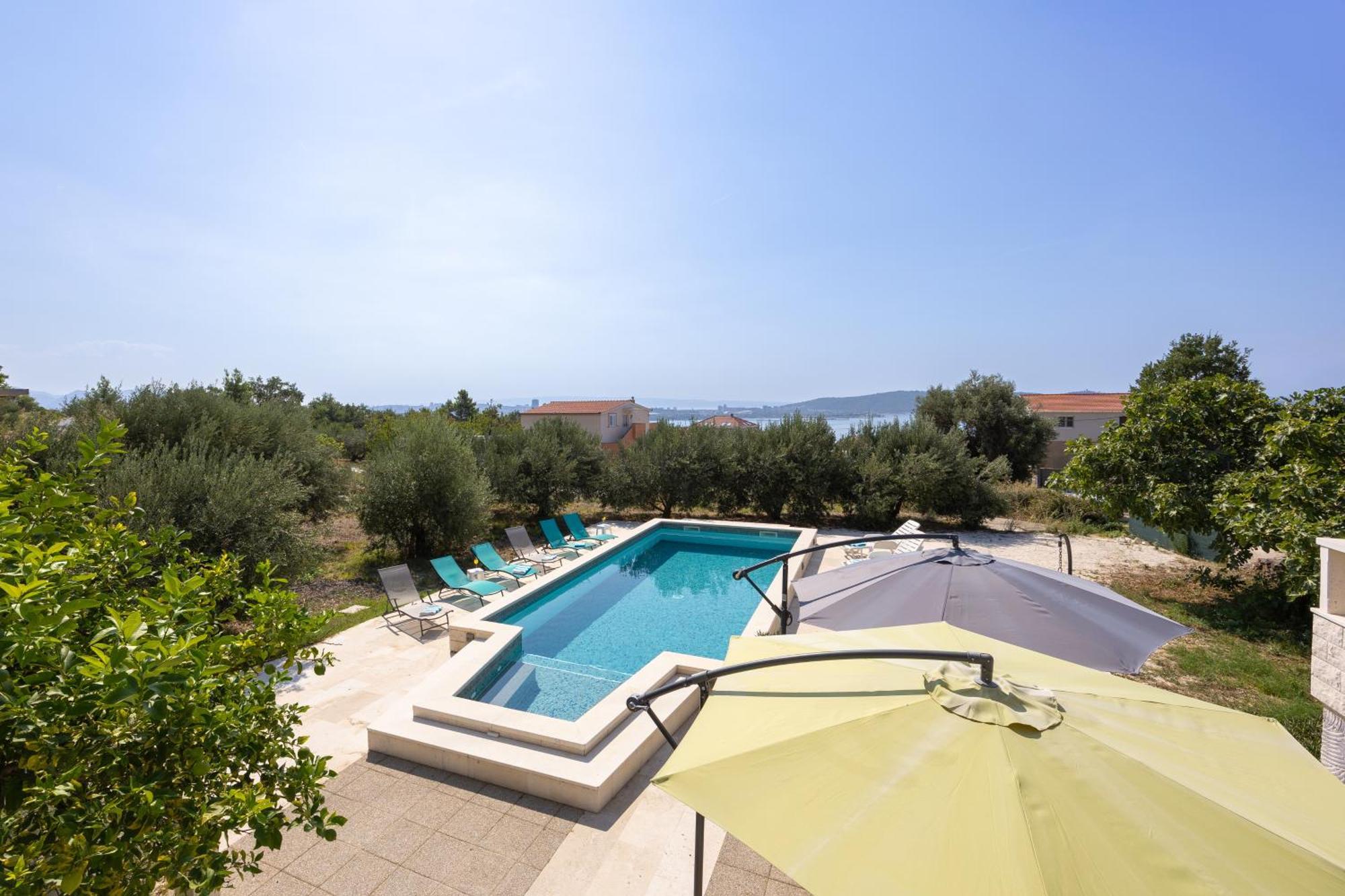 Casa Felice Apartments-Holiday Home Каштела Екстер'єр фото